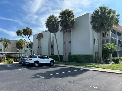1520 Glen Oaks Dr E #256, Sarasota, FL 34232