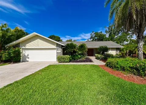 10415 Oakbrook Dr, Tampa, FL 33618