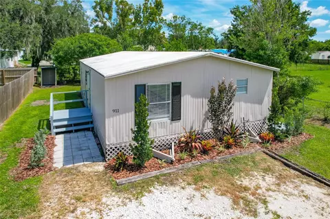 911 NW 7th St, Mulberry, FL 33860