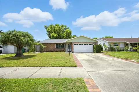 8422 Oakhurst Rd, Seminole, FL 33776