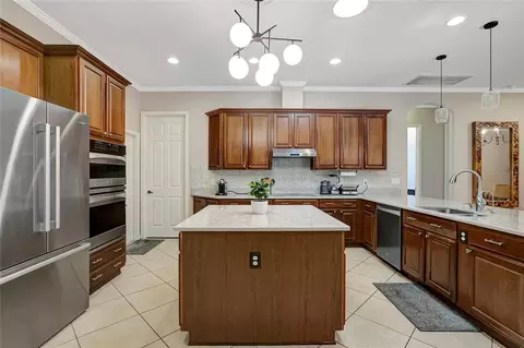 Kitchen - 9317 Lisbon St, Seffner, FL 33584 photo 1 of 9