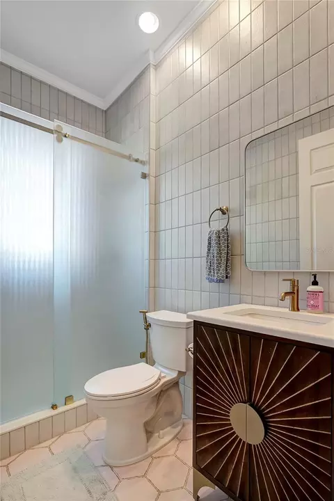 Bath - 9317 Lisbon St, Seffner, FL 33584 photo 7 of 7
