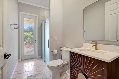 Bath - 9317 Lisbon St, Seffner, FL 33584 photo 5 of 7