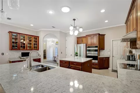 Kitchen - 9317 Lisbon St, Seffner, FL 33584 photo 5 of 9