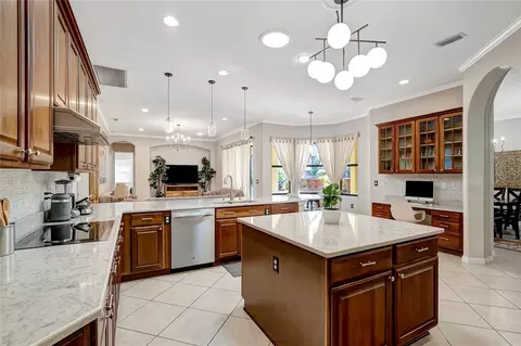 Kitchen - 9317 Lisbon St, Seffner, FL 33584 photo 7 of 9