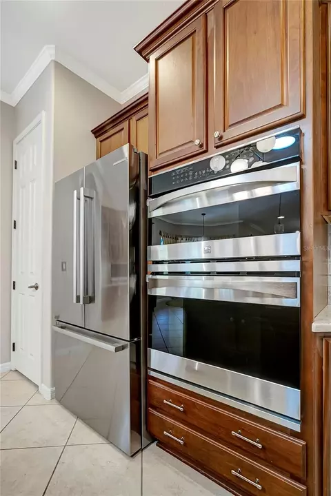 Kitchen - 9317 Lisbon St, Seffner, FL 33584 photo 8 of 9