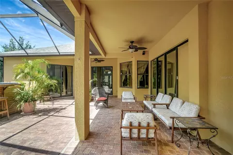 Exterior - 9317 Lisbon St, Seffner, FL 33584 photo 4 of 12