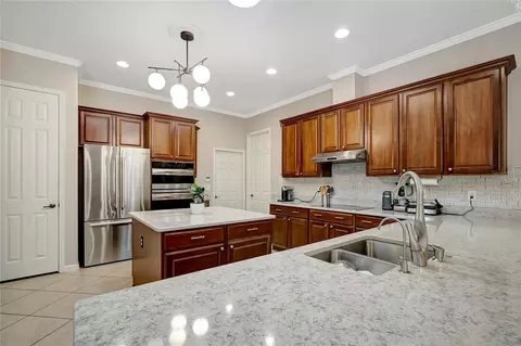 Kitchen - 9317 Lisbon St, Seffner, FL 33584 photo 3 of 9