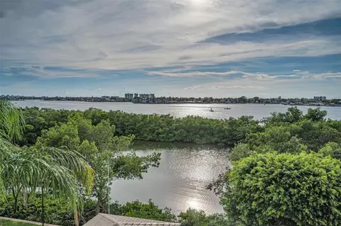 7050 Sunset Dr S #415, South Pasadena, FL 33707