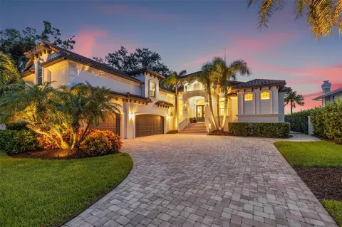 1210 Monterey Blvd NE, Saint Petersburg, FL 33704