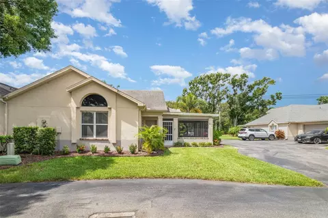 814 Silverthorn Ln, Ruskin, FL 33573