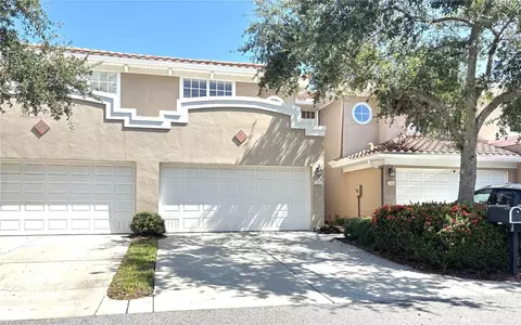 270 Valencia Cir, Saint Petersburg, FL 33716