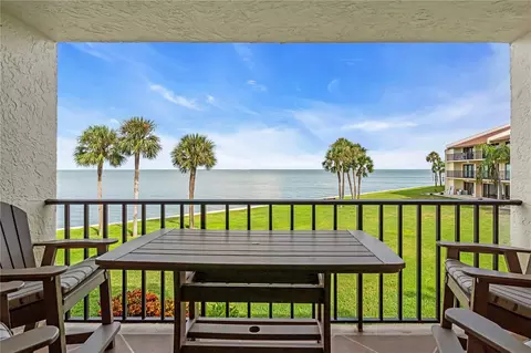 7520 Sunshine Skyway Ln S #T25, Saint Petersburg, FL 33711