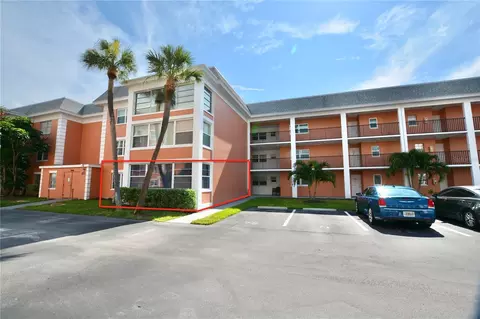 1900 68th St N #104, Saint Petersburg, FL 33710