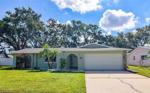 8483 Monarch Cir, Seminole, FL 33772