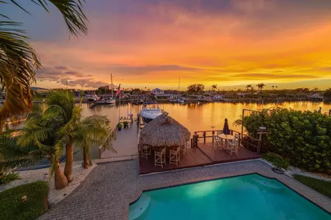11700 5th St E, Treasure Island, FL 33706