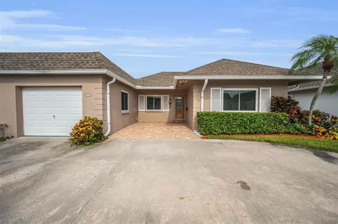 6561 Golden Horseshoe Dr, Seminole, FL 33777