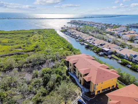 4312 Bayside Village Dr #302, Tampa, FL 33615