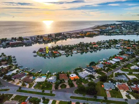 10103 Tarpon Dr, Treasure Island, FL 33706