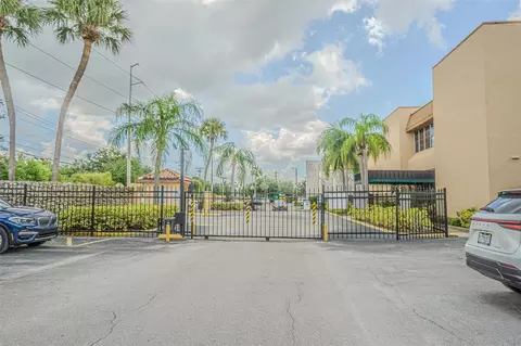 5820 N Church Ave #339, Tampa, FL 33614