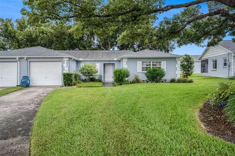 8825 Manos Cir, New Port Richey, FL 34655