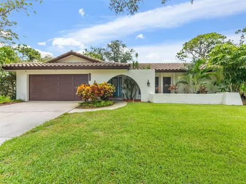 7220 Sunshine Dr S, Saint Petersburg, FL 33705