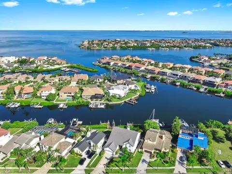 929 Symphony Isles Blvd, Apollo Beach, FL 33572