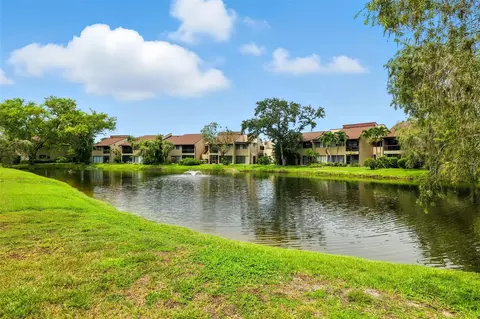 825 S Village Dr N #201, Saint Petersburg, FL 33716