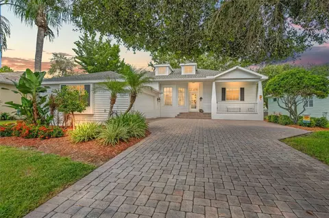 2820 Swan Cir, Dunedin, FL 34698