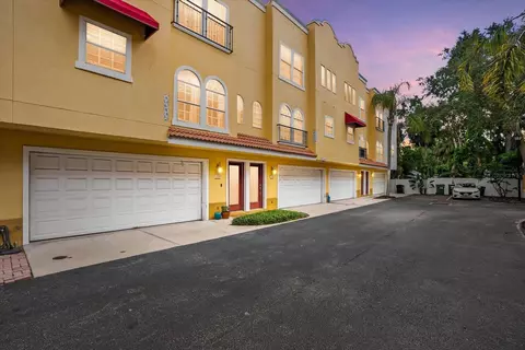 3304 Las Campos Pl, Tampa, FL 33611