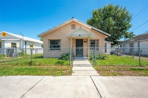 52 N 4th St, Eagle Lake, FL 33839