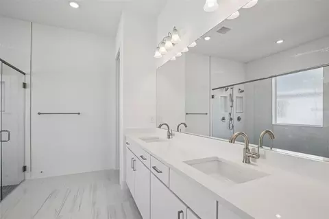 Bath - 8610 Ocean Key Pl, Parrish, FL 34219 photo 2 of 5