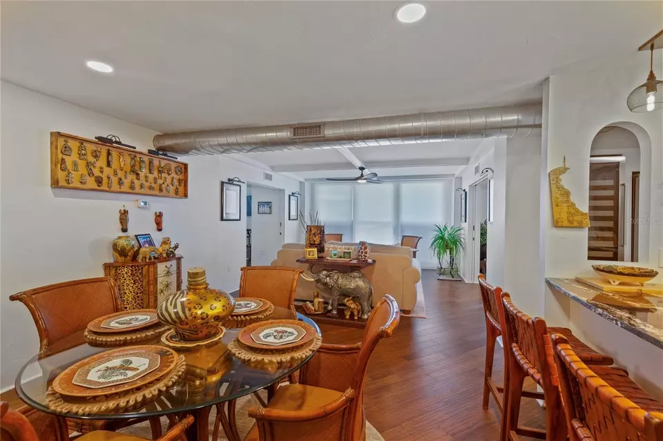 Dining - 440 S Gulfview Blvd #807, Clearwater Beach, FL 33767 photo 3 of 5