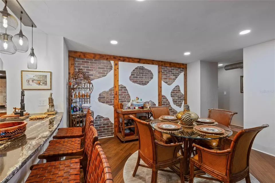 Dining - 440 S Gulfview Blvd #807, Clearwater Beach, FL 33767 photo 5 of 5