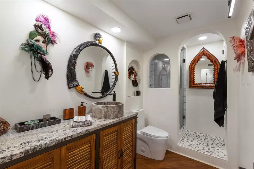 Bath - 440 S Gulfview Blvd #807, Clearwater Beach, FL 33767 photo 5 of 7