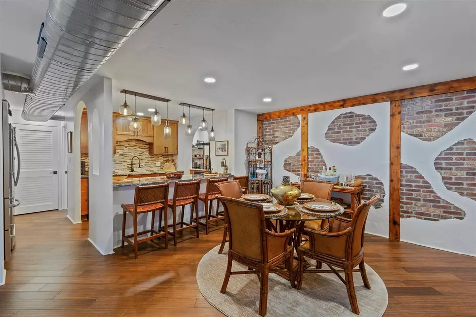 Dining - 440 S Gulfview Blvd #807, Clearwater Beach, FL 33767 photo 4 of 5