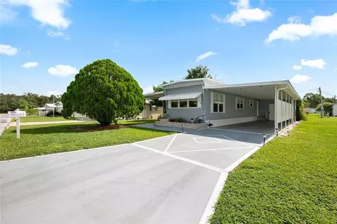 5400 Amanda St, Zephyrhills, FL 33542