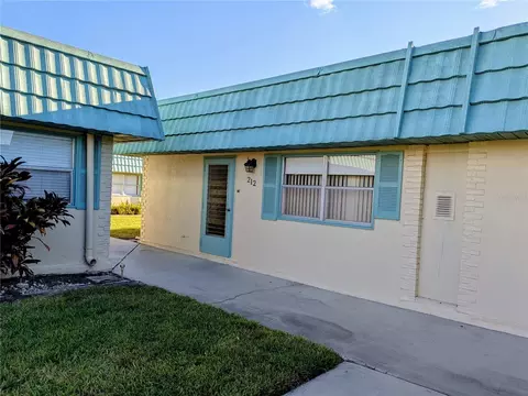101 Cambridge Trl #212, Sun City Center, FL 33573
