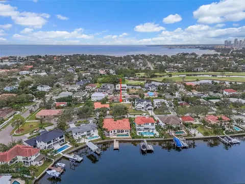 372 Bayview Dr NE, Saint Petersburg, FL 33704