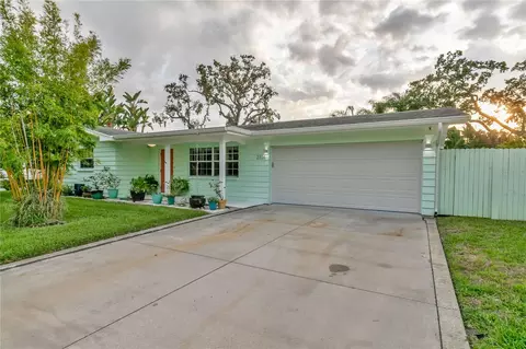 2336 Middlecoff Dr, Dunedin, FL 34698