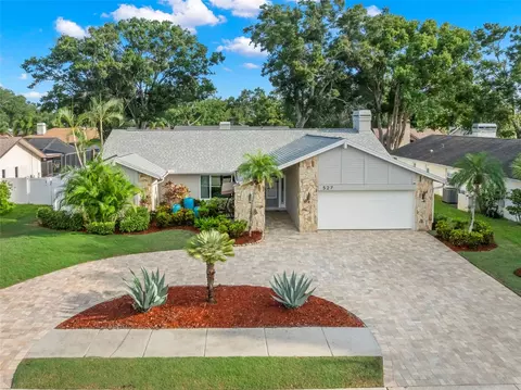 527 Humphries Rd, Safety Harbor, FL 34695