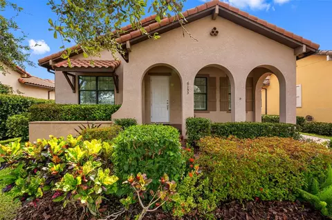 6153 Yeats Manor Dr, Tampa, FL 33616