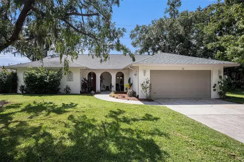 1411 Oakwood Ln, Plant City, FL 33563