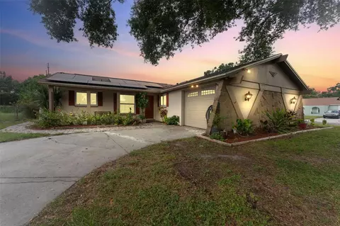 8841 Oak Cir, Tampa, FL 33615