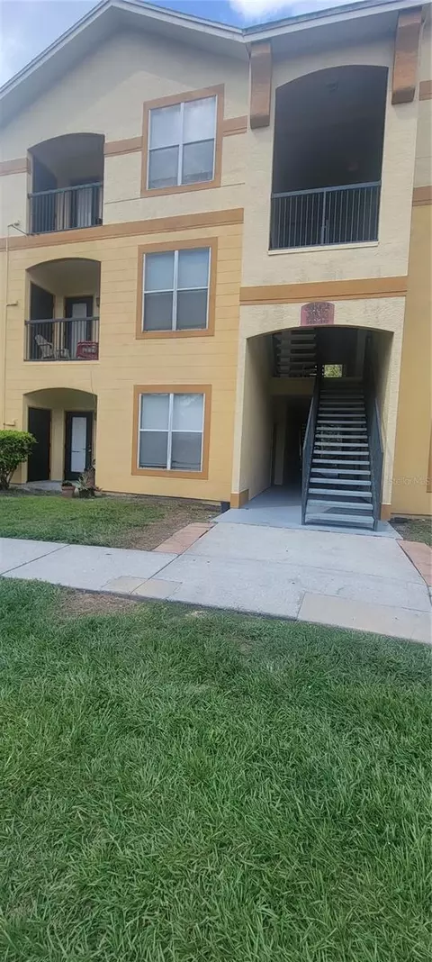 5612 Pinnacle Heights Cir #111, Tampa, FL 33624