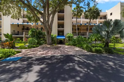 201 Tarpon Pt, Tarpon Springs, FL 34689