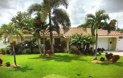 9630 Treasure Ln NE, Saint Petersburg, FL 33702