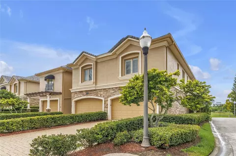 648 Saxony Blvd, Saint Petersburg, FL 33716