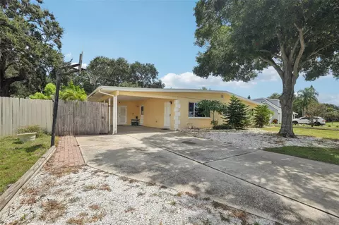 15381 Bedford Cir W, Clearwater, FL 33764