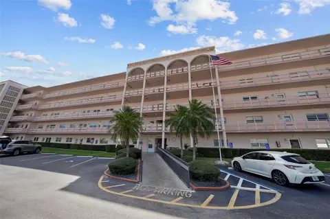5623 80th St N #506, Saint Petersburg, FL 33709